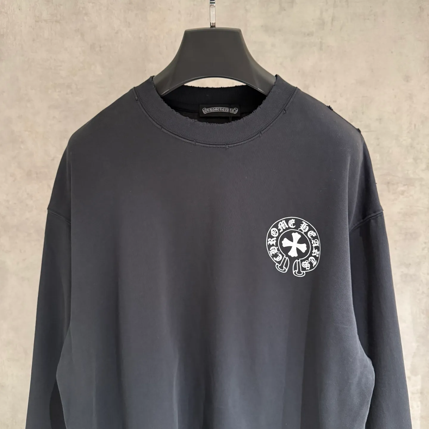 🅿️340 [Strict quality control] CH Croixin's new long-sleeved sweatshirt T-shirt. Heavy 340g double yarn fabric. Wash the whole garment twice. Frayed and torn on all four sides. Heavy fabric. The neckline is made of icy Solona. Loose fit. Deep, wide and stylish. No deformation or shrinkage. Color: 3 colors, black, white and gray. Size: M-2xl